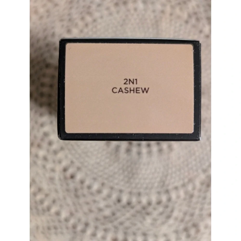 NIB Laura Mercier Real Flawless Weightless Perfecting Foundation 2N1 Cashew 1oz